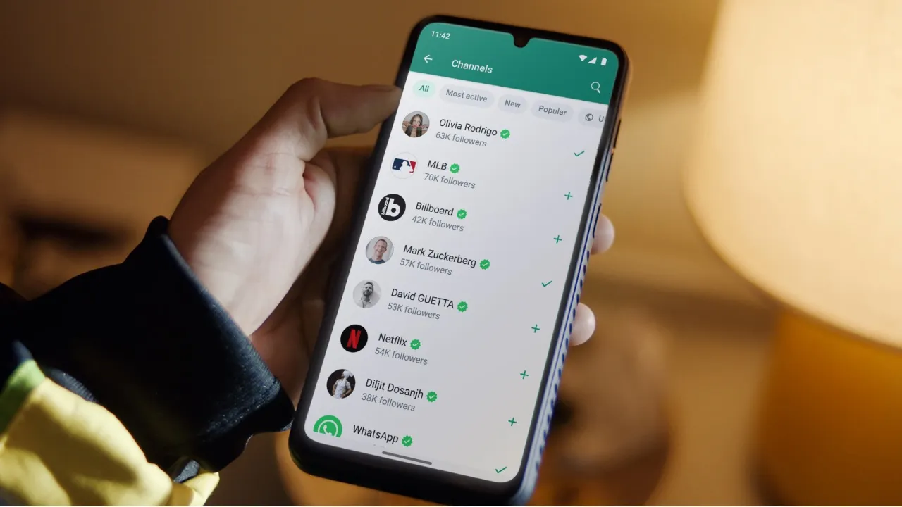  WhatsApp to introduce nearby sharing feature for photos and videos