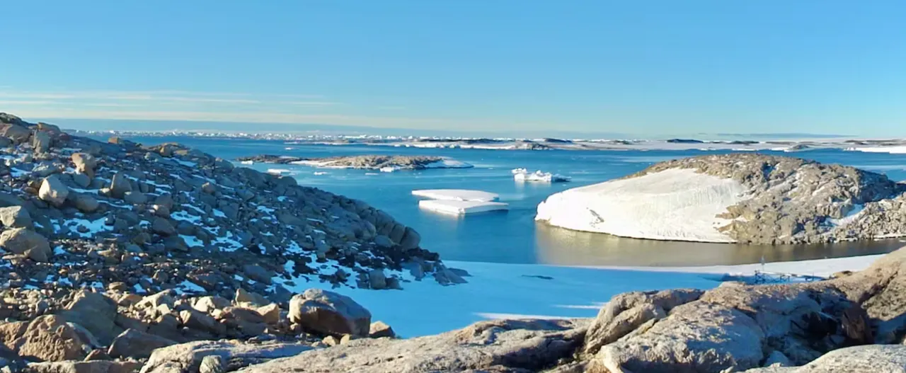  Antarctic Temperature Surge: Unprecedented warming and its implications