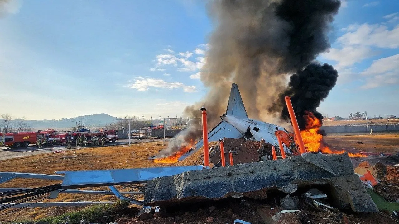  South Korea Plane Crash Photograph: (Yonhap news agency via X) 