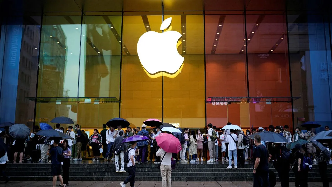  Foreign smartphone sales in China drop 47% in November Photograph: (Reuters) 