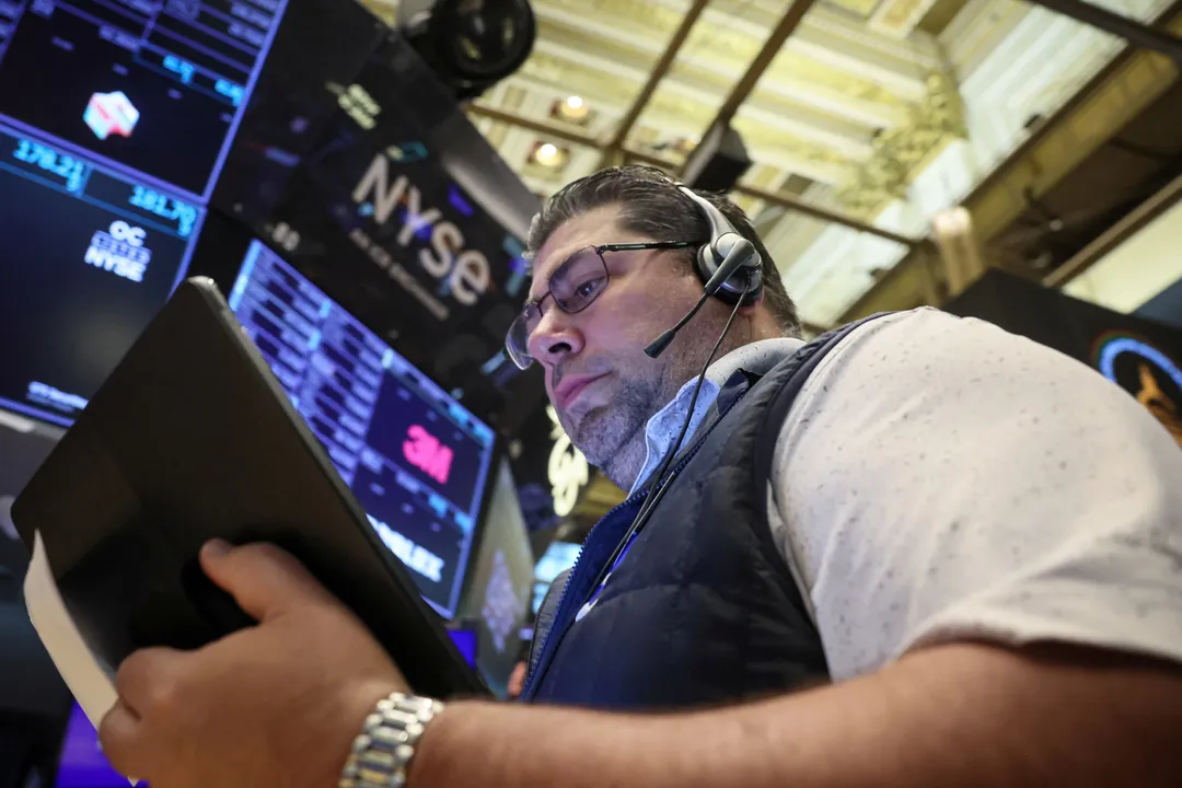  Traders work on the floor at the New York Stock Exchange (NYSE) Photograph: (Reuters) 
