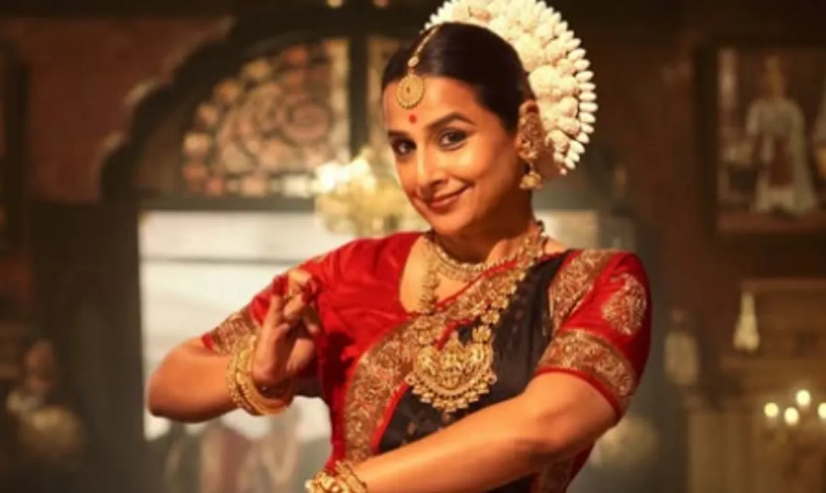  Vidya Balan Photograph: (X) 