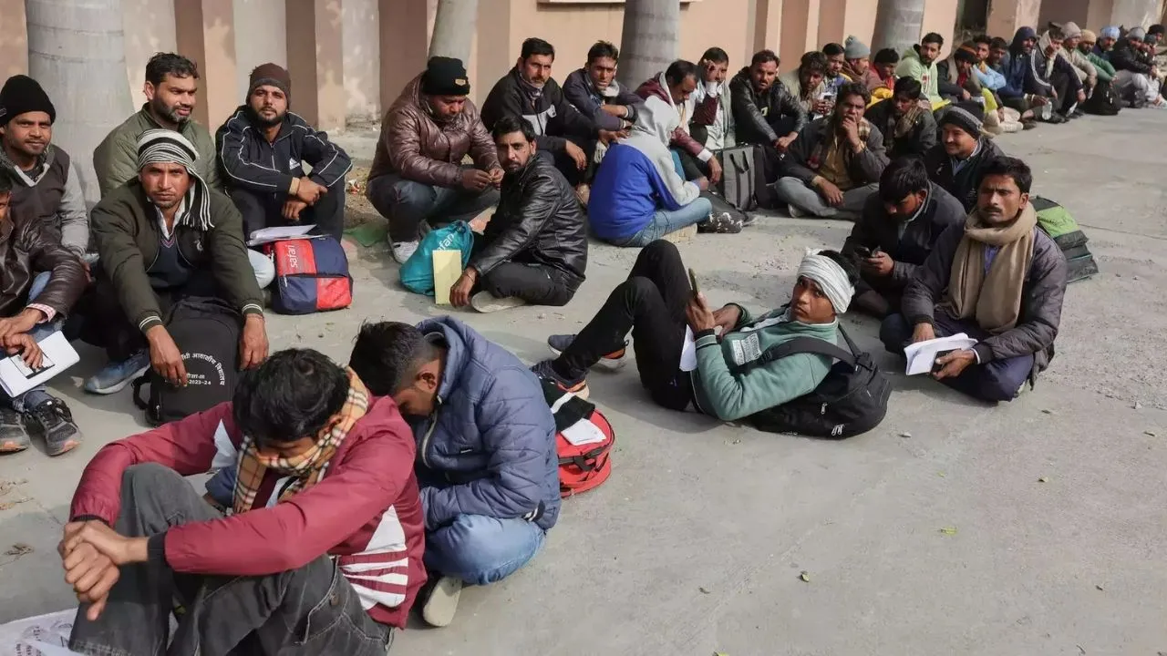  India to begin publishing monthly unemployment data from April: Report Photograph: (Reuters) 
