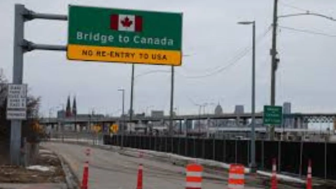  US-Canada border  Photograph: (Reuters) 