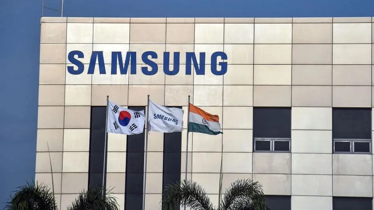  500 Samsung workers stage sit-in protest in Tamil Nadu's manufacturing plant Photograph: (Reuters) 