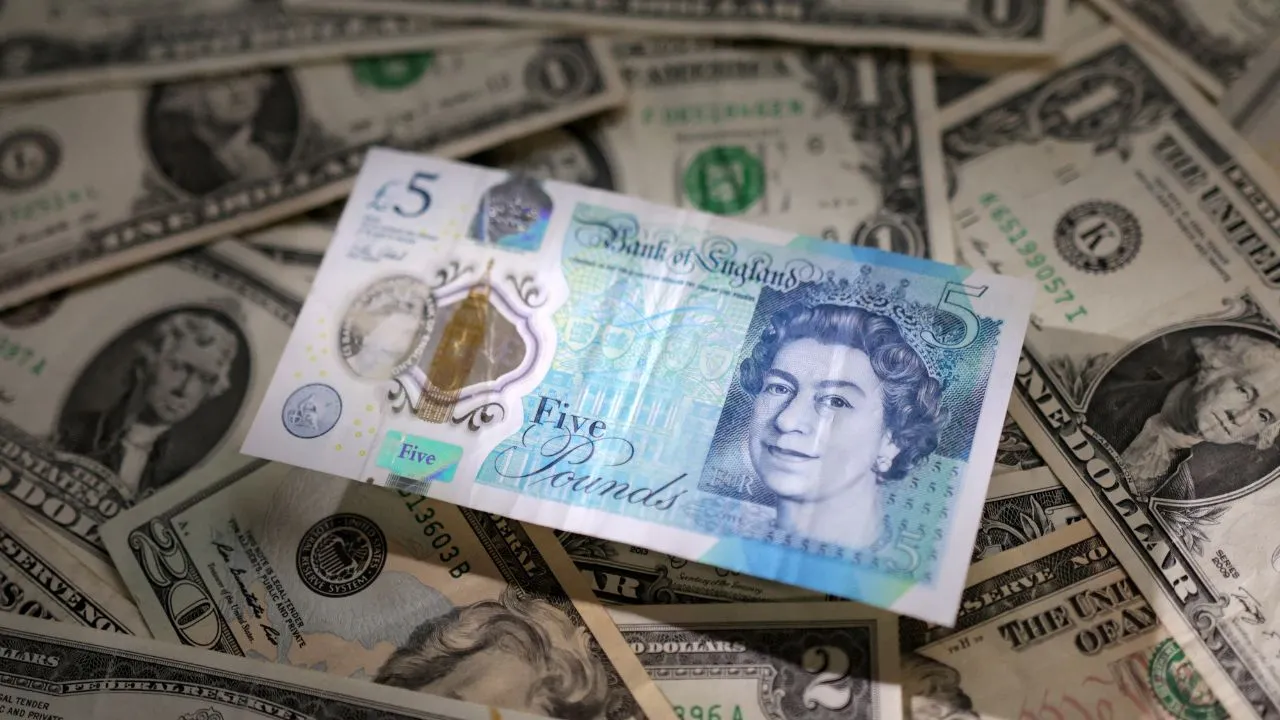  Yen hits 8-week high, sterling drops after Bank of England rate cut Photograph: (Reuters) 
