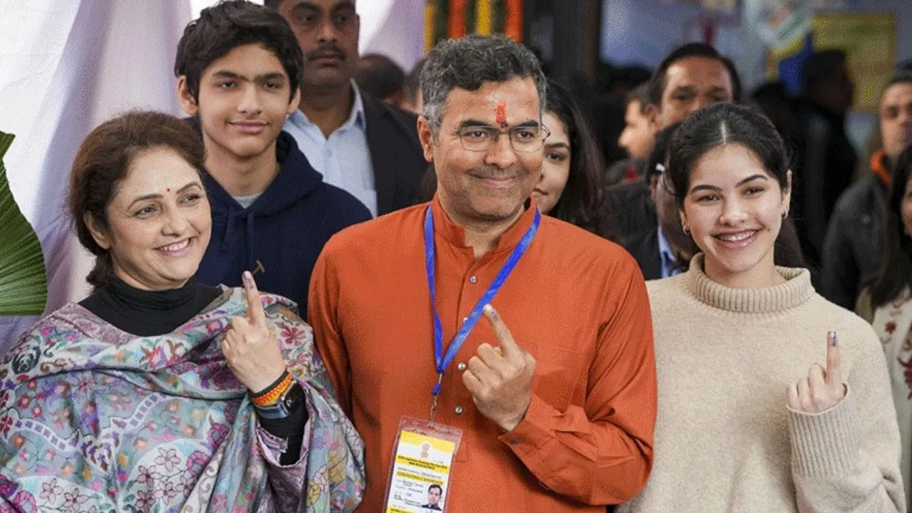  Delhi Election 2025: Middle-class voters help BJP gain lead against AAP in early trends Photograph: (PTI) 