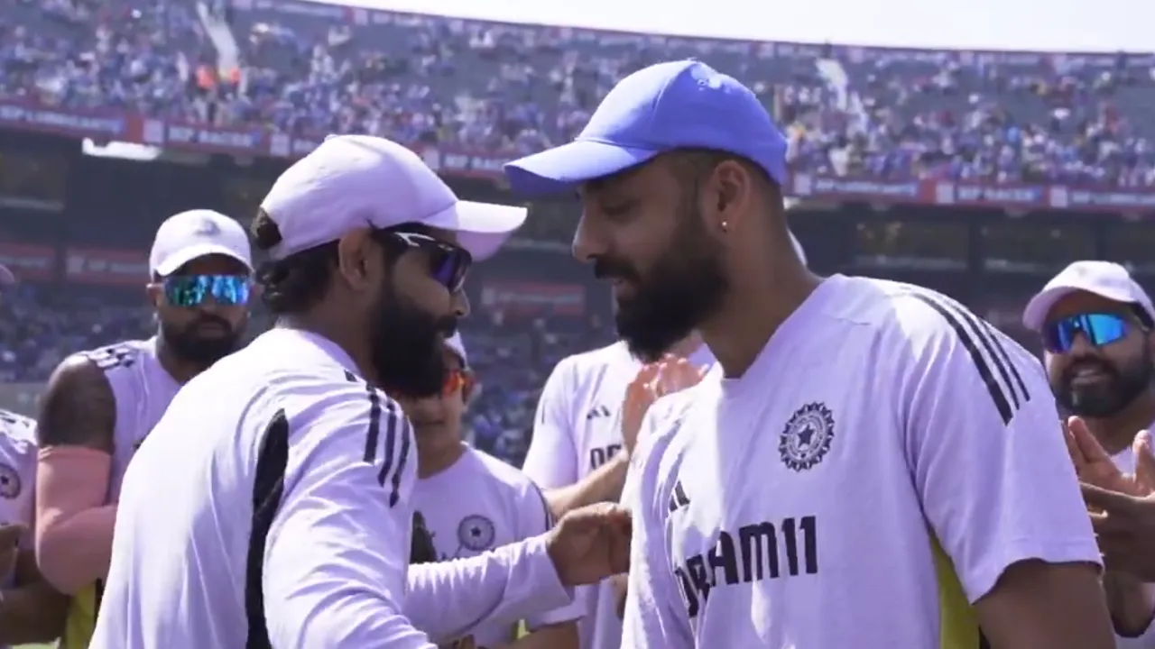  Ravindra Jadeja and Varun Chakaravarthy Photograph: (X (@BCCI)) 