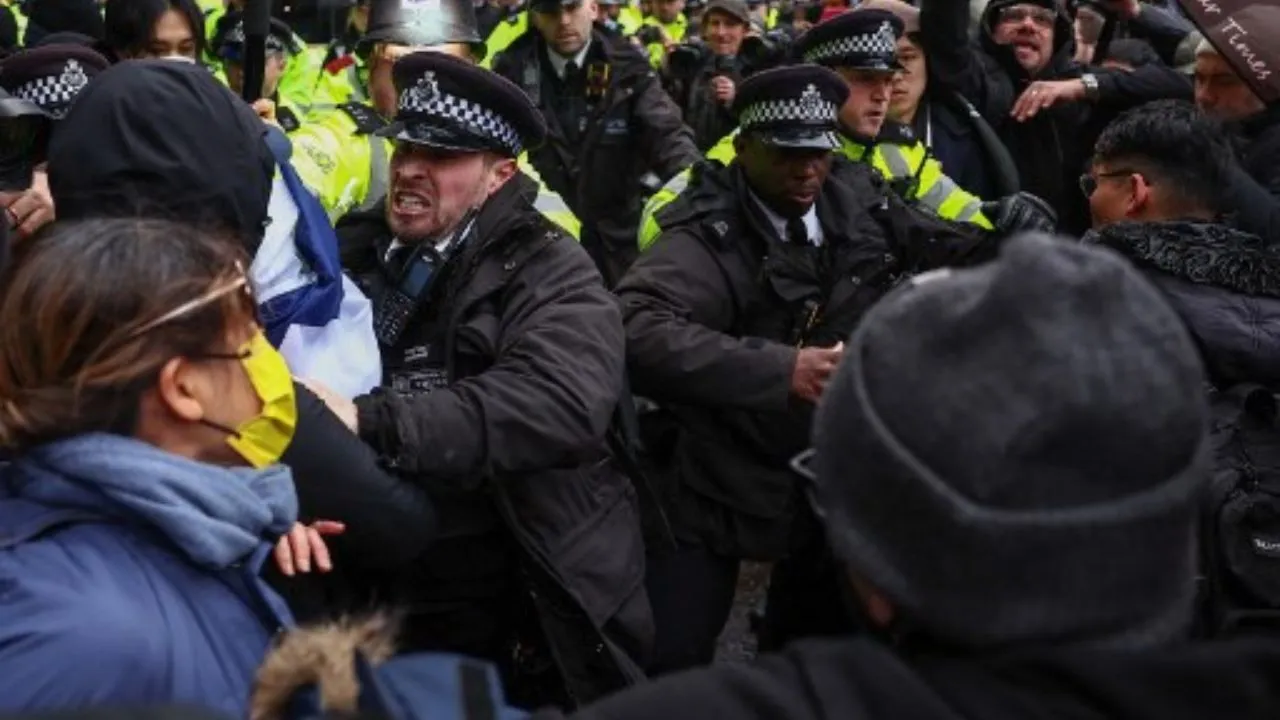  Hundreds protest in London against Beijing 'mega embassy' Photograph: (AFP) 