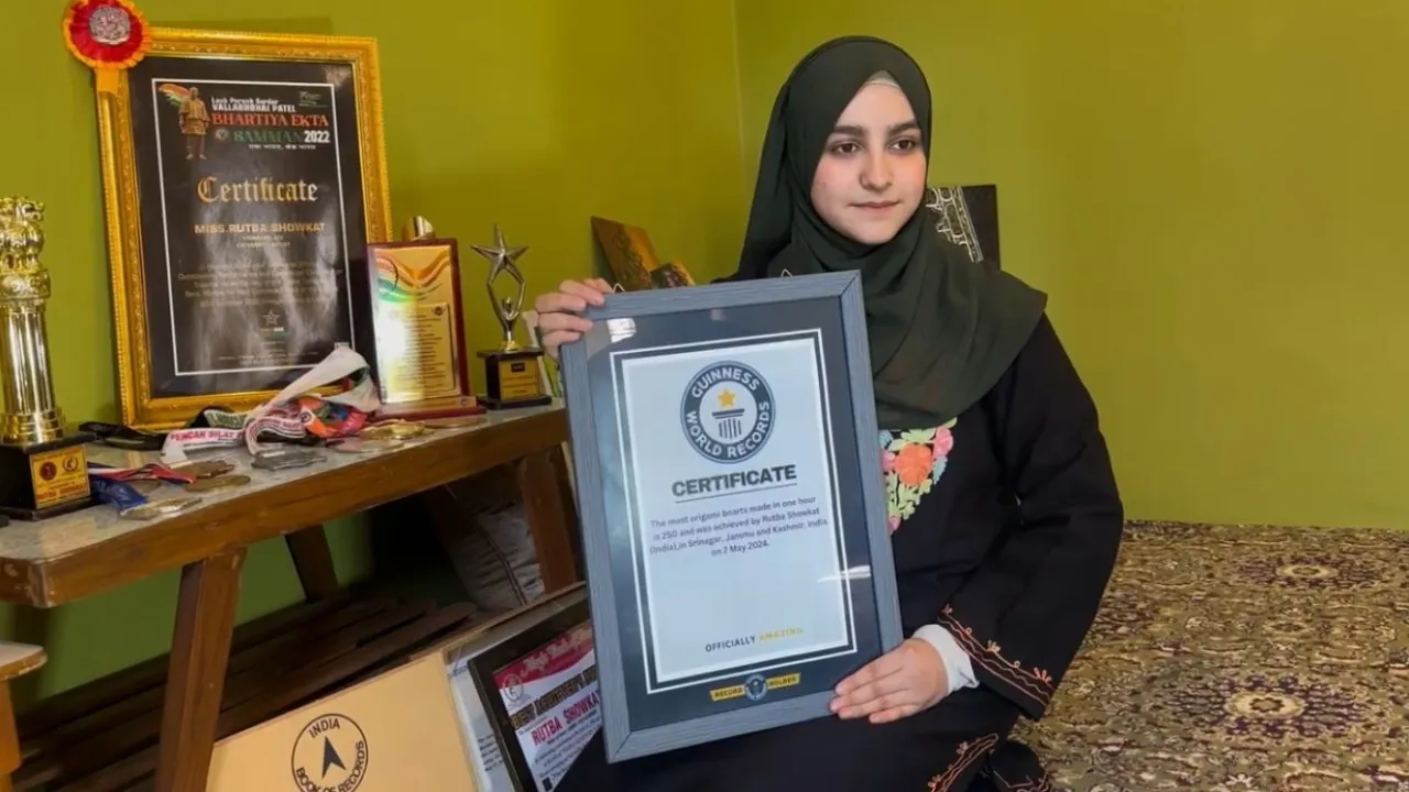  Kashmiri Girl sets Guinness World Record Photograph: (WION) 