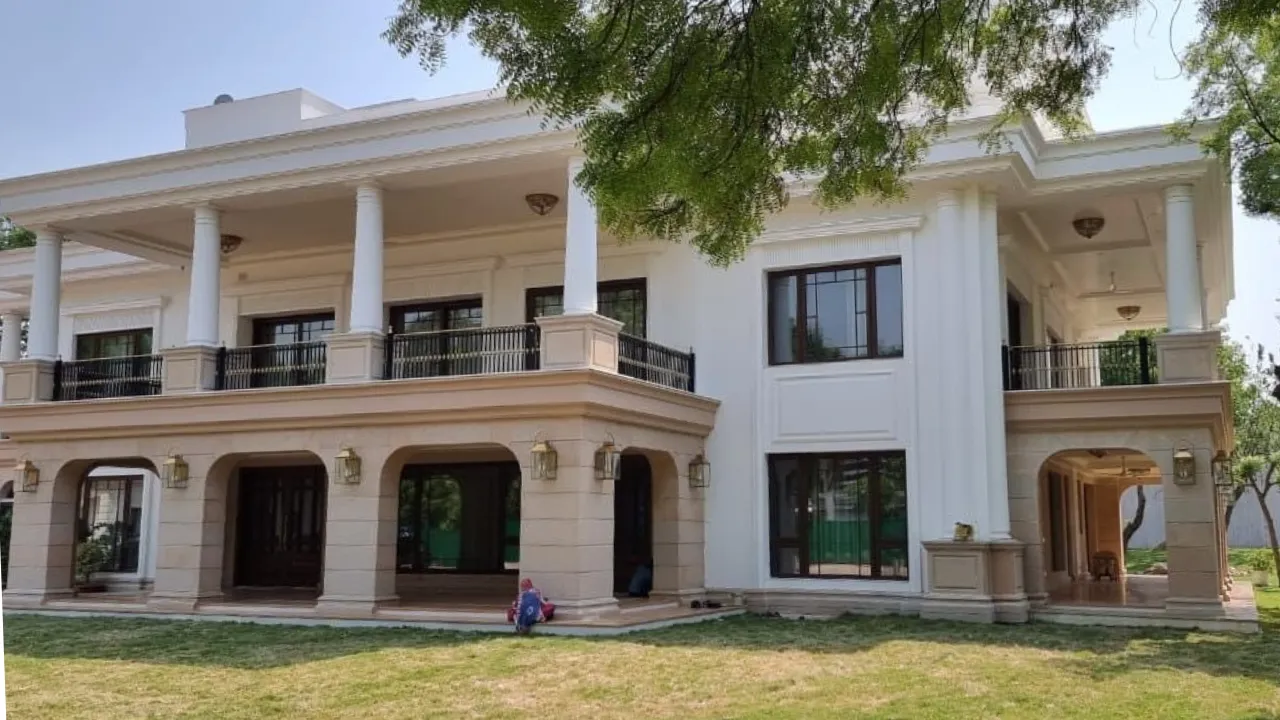  File Photo: 'Sheesh Mahal' the reconstructed bungalow was the official residence of Arvind Kejriwal as Delhi Chief Minister from 2015 till October 2024 when he vacated it after resigning from the post under fire from the BJP over corruption charges. Photograph: (Others) 