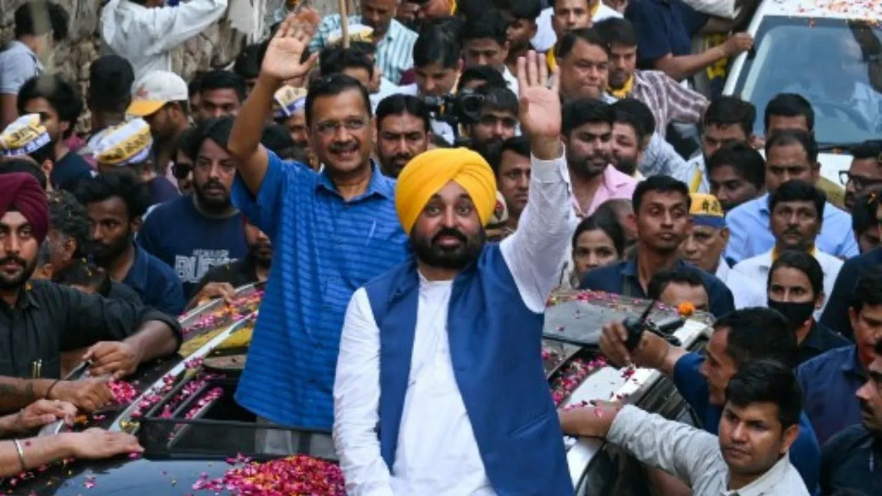  Punjab CM Bhagwant Mann and AAP chief Arvind Kejriwal during an election rally in New Delhi on May 11, 2024.  Photograph: (AFP) 
