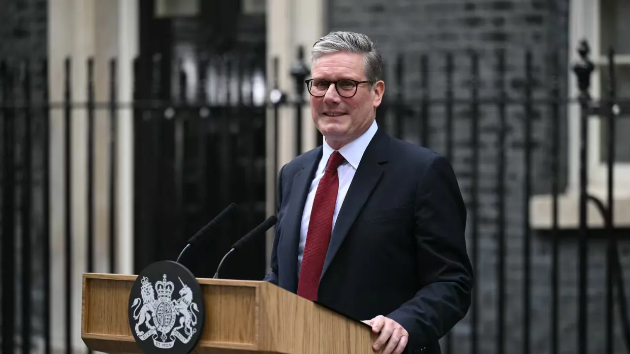  'UK-wide blitz': Starmer targets Indian restaurants in Trump-style crackdown on illegal immigration Photograph: (AFP) 