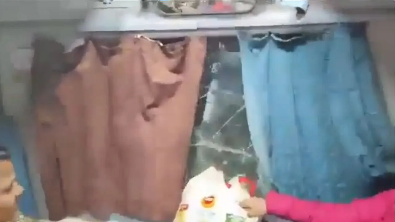  Screengrab from viral video. Photograph: (X/@Niteshblogs) 