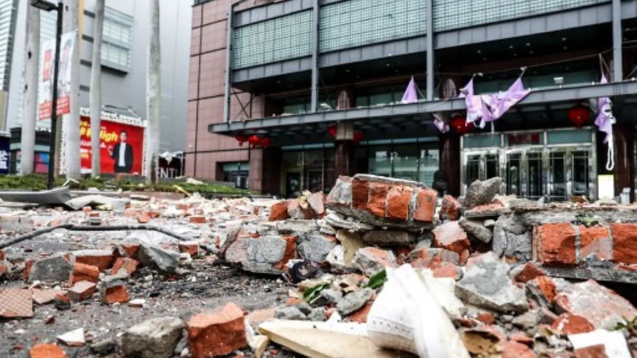 Suspected gas explosion kills four at Taiwan department store Photograph: (AFP) 