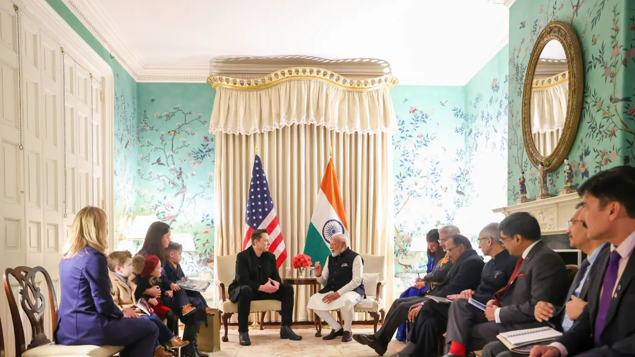  Elon Musk with Prime Minister Narendra Modi Photograph: (X/Narendra Modi) 