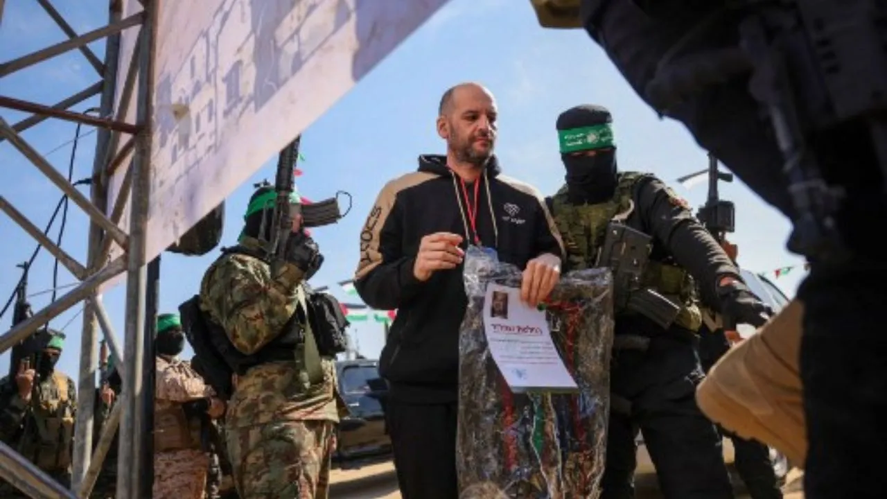  Hamas hands over three Israeli hostages to Red Cross in Gaza Photograph: (AFP) 