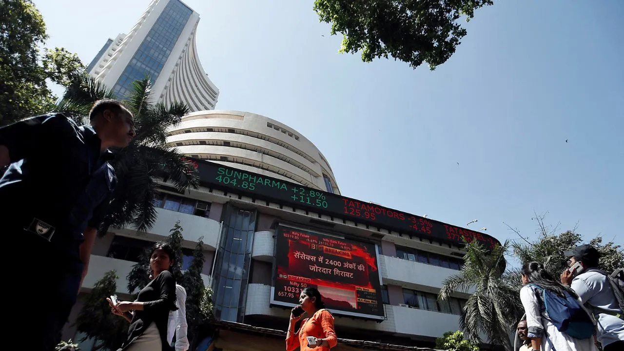  ‘Only 4% return on 10% profit’: How currency and taxes are driving FIIs away from Indian stock market Photograph: (Reuters) 