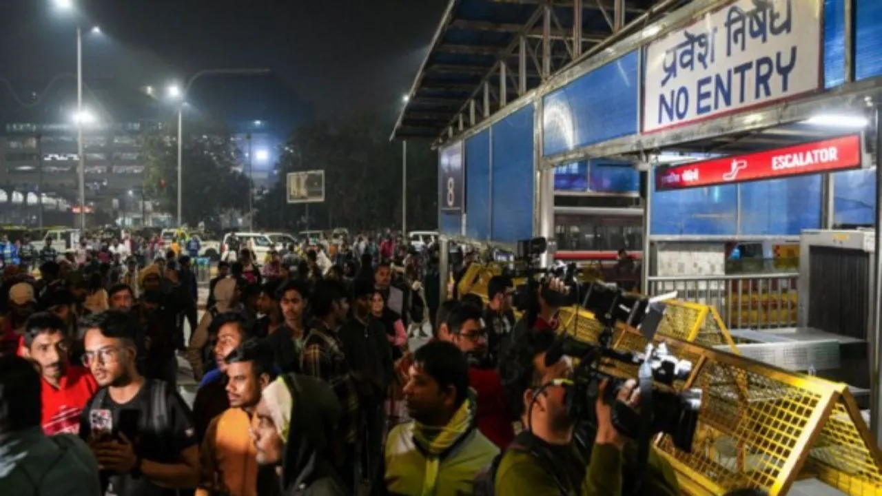  Visuals from New Delhi Railway Station, where stampede broke out Photograph: (ANI) 
