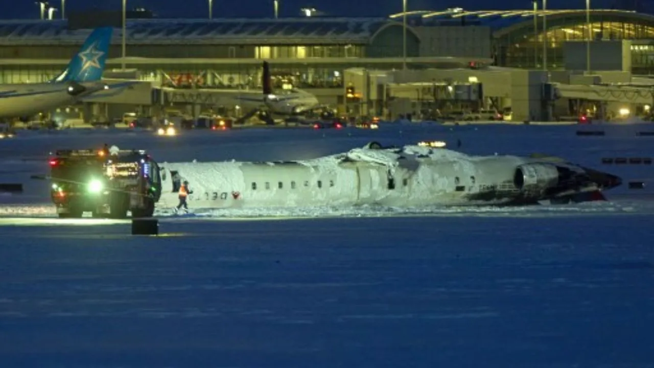  Toronto Airport warned of hazardous conditions hours before Delta plane crash Photograph: (AFP) 