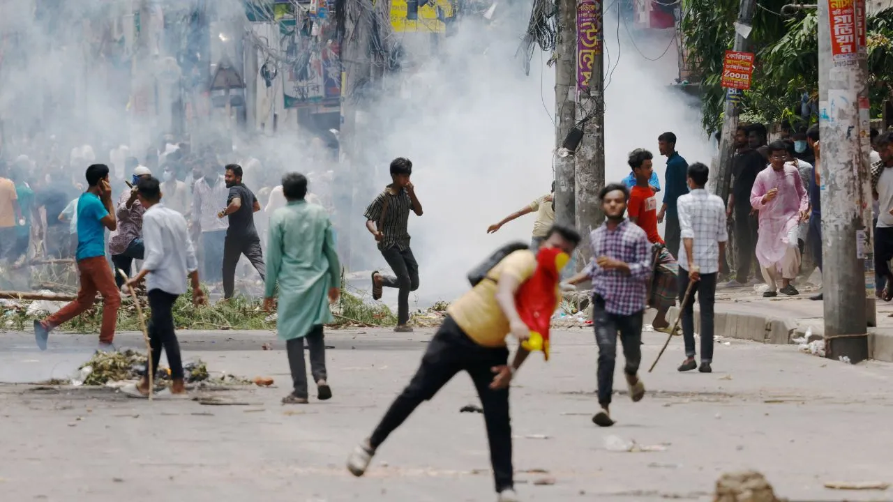  Bangladesh clashes leave nearly 150 students injured Photograph: (AFP) 
