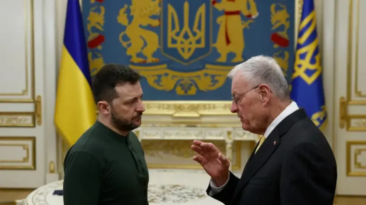  Ukrainian President Volodymyr Zelensky and US envoy Keith Kellogg Photograph: (Reuters) 