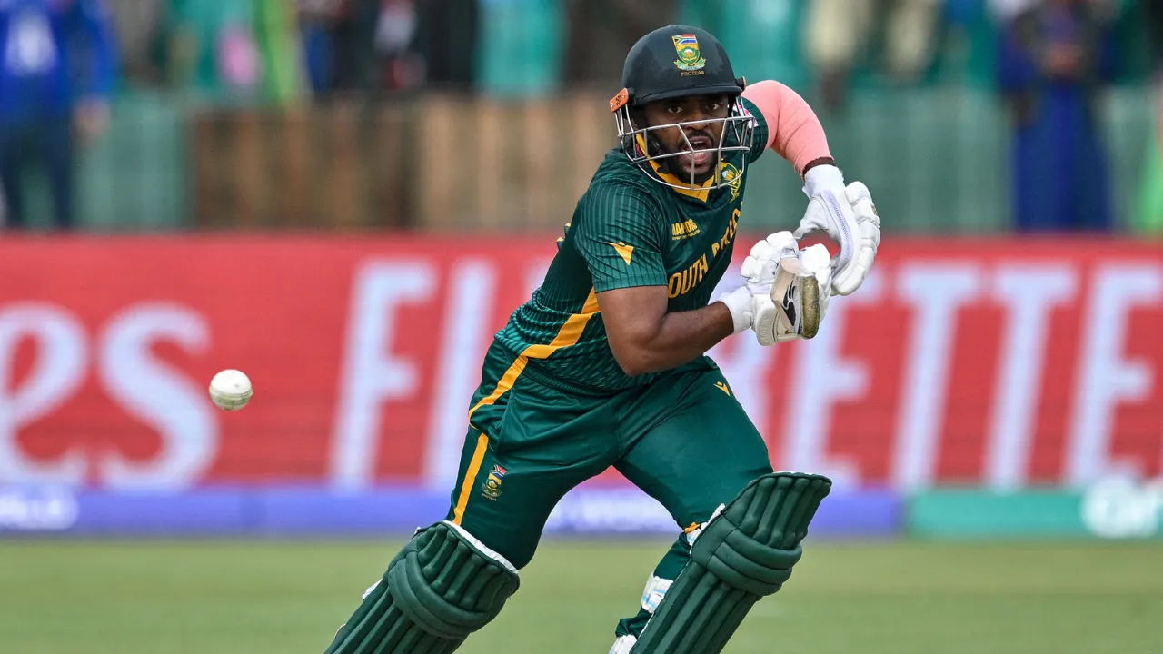  Champions Trophy 2025: Temba Bavuma runs out of luck one ball after DRS overturns LBW shout Photograph: (AFP) 