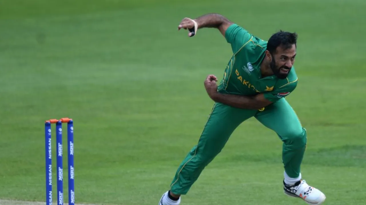  Wahab Riaz in action Photograph: (X (@ICC)) 
