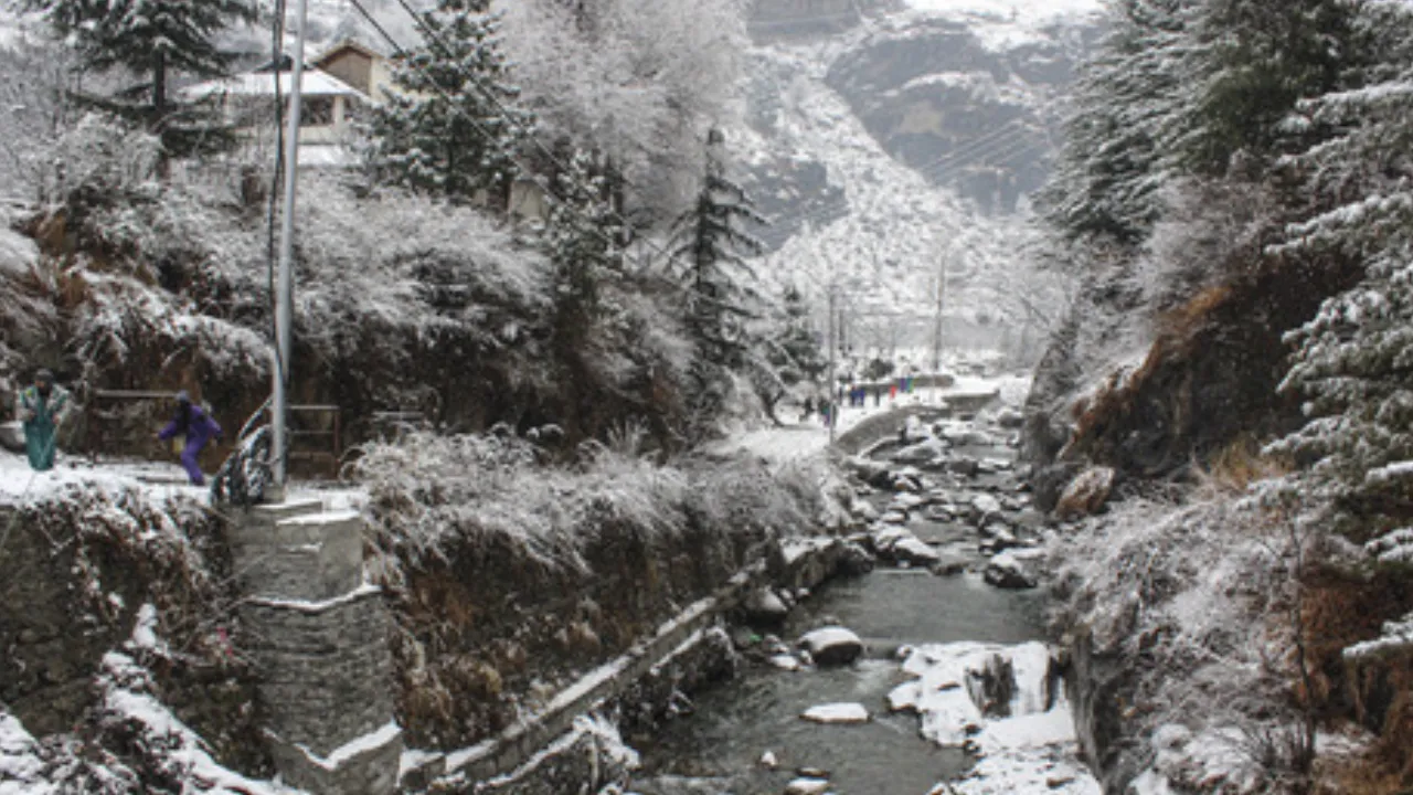  Tourists have been advised to plan their travels accordingly.  Photograph: (PTI) 