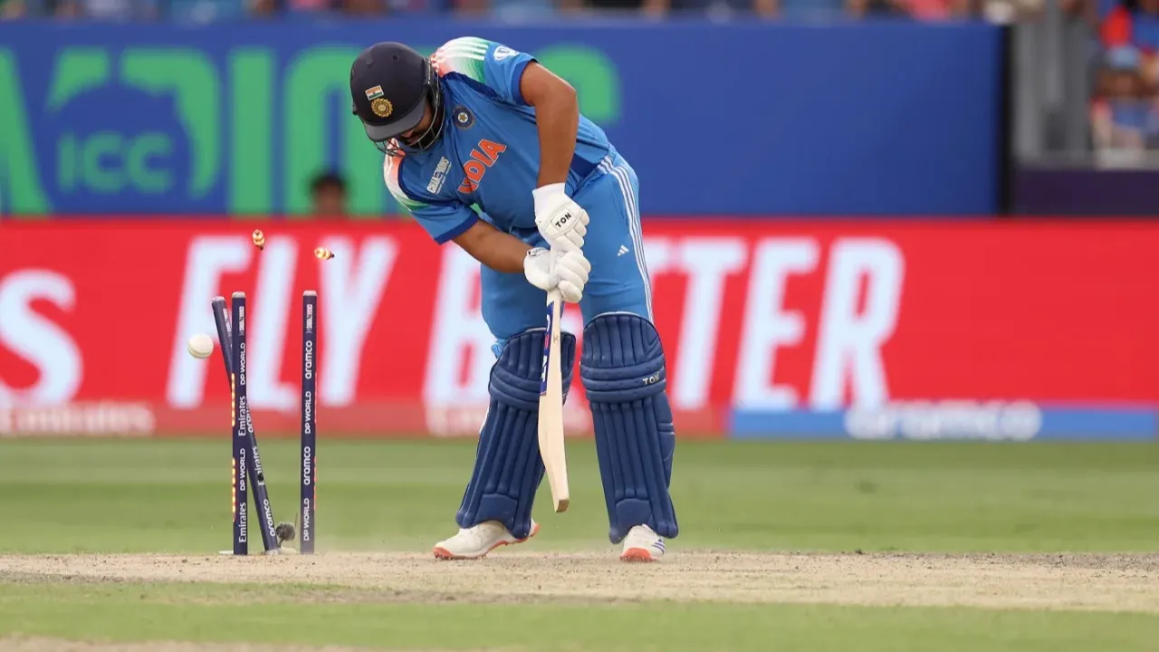  Champions Trophy, IND vs PAK: Shaheen gets Rohit on a yorker Photograph: (ICC) 