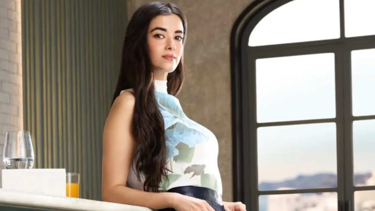  Saba Azad Photograph: (X) 