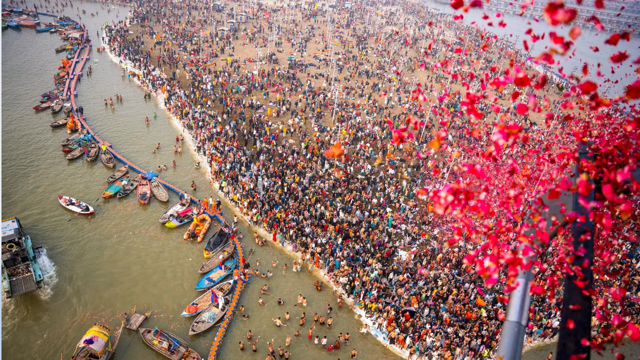  Maha Kumbh 2025: Over dozen FIRs filed against 140 social media accounts for 'misleading content'  Photograph: (PTI) 