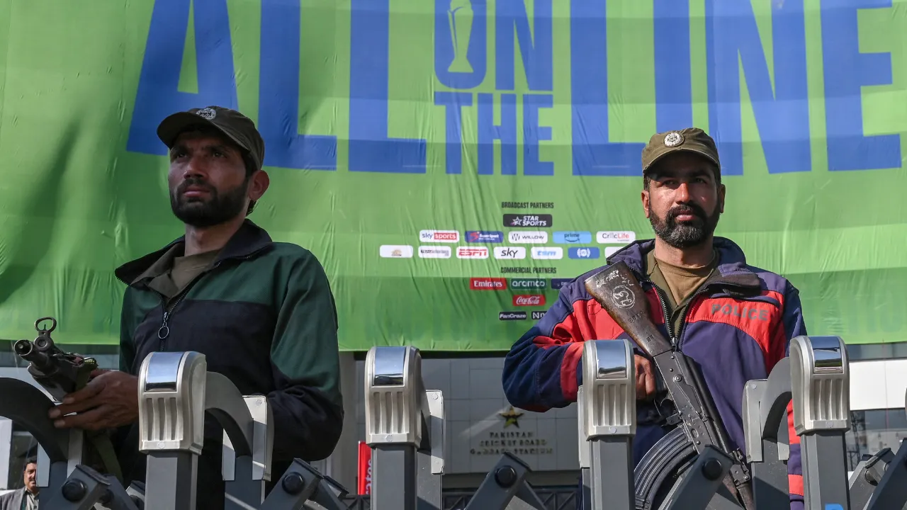  Security personnel outside Lahore stadium Photograph: (AFP) 