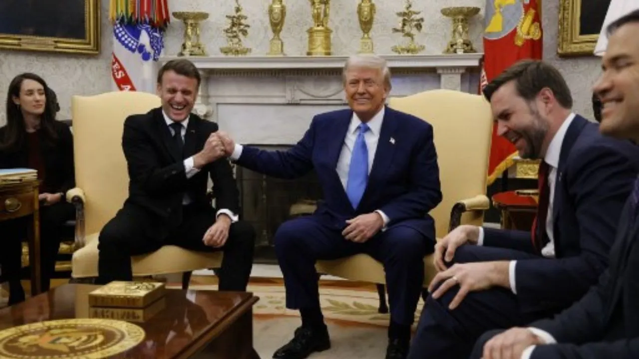  Macron, Trump vow to work together on Ukraine, despite differences Photograph: (AFP) 