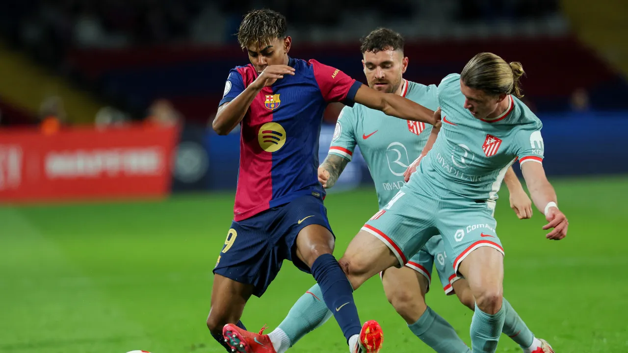  Copa del Rey: Atletico Madrid hold Barcelona in 'crazy' eight-goal semi first leg Photograph: (AFP) 