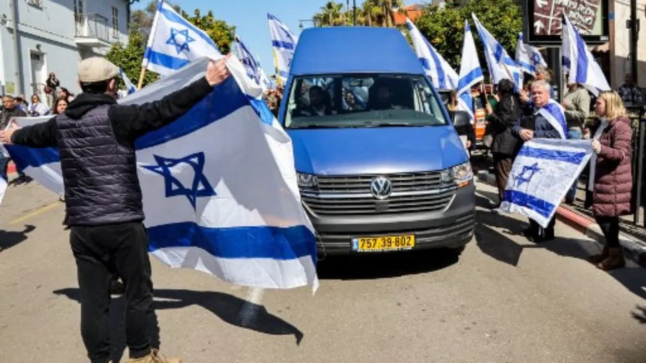  Hamas officials say 4 Israel hostage bodies to be exchanged for Palestinian prisoners  Photograph: (AFP) 