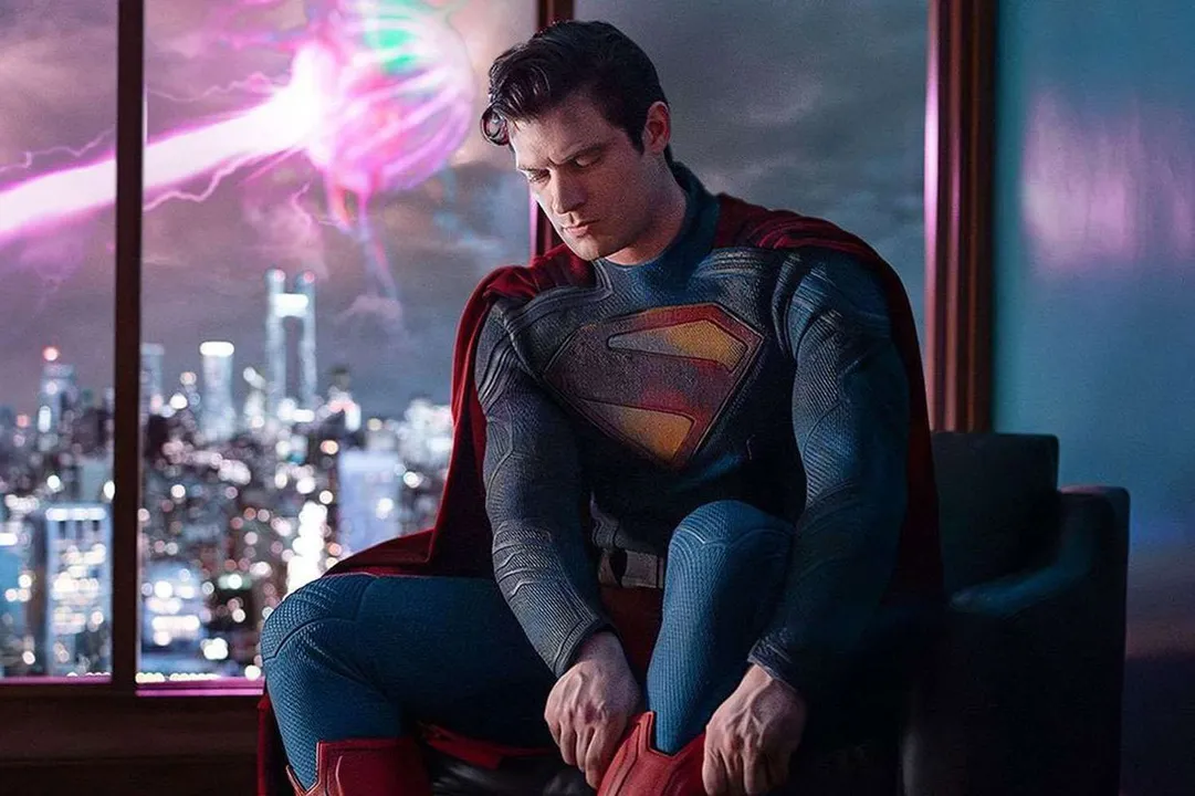  Superman Photograph: (X/wbpictures) 