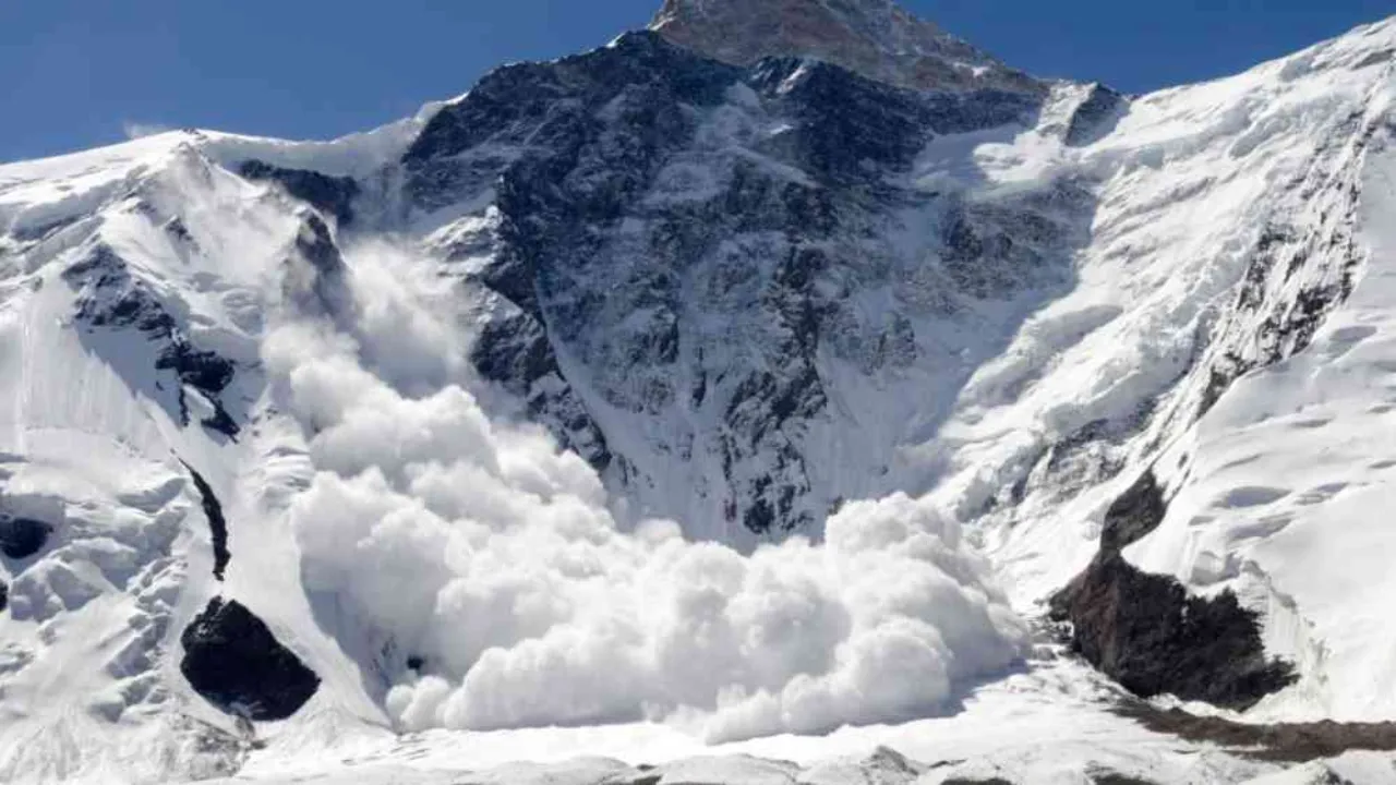  Representative image of an avalanche Photograph: (Wikipedia) 