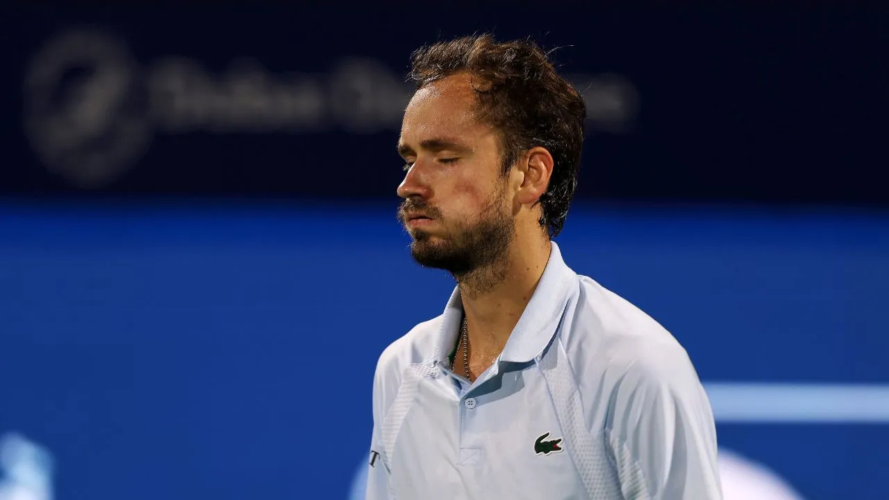  Angry Medvedev refuses to shake hands with Griekspoor after Dubai Championships exit Photograph: (Others) 