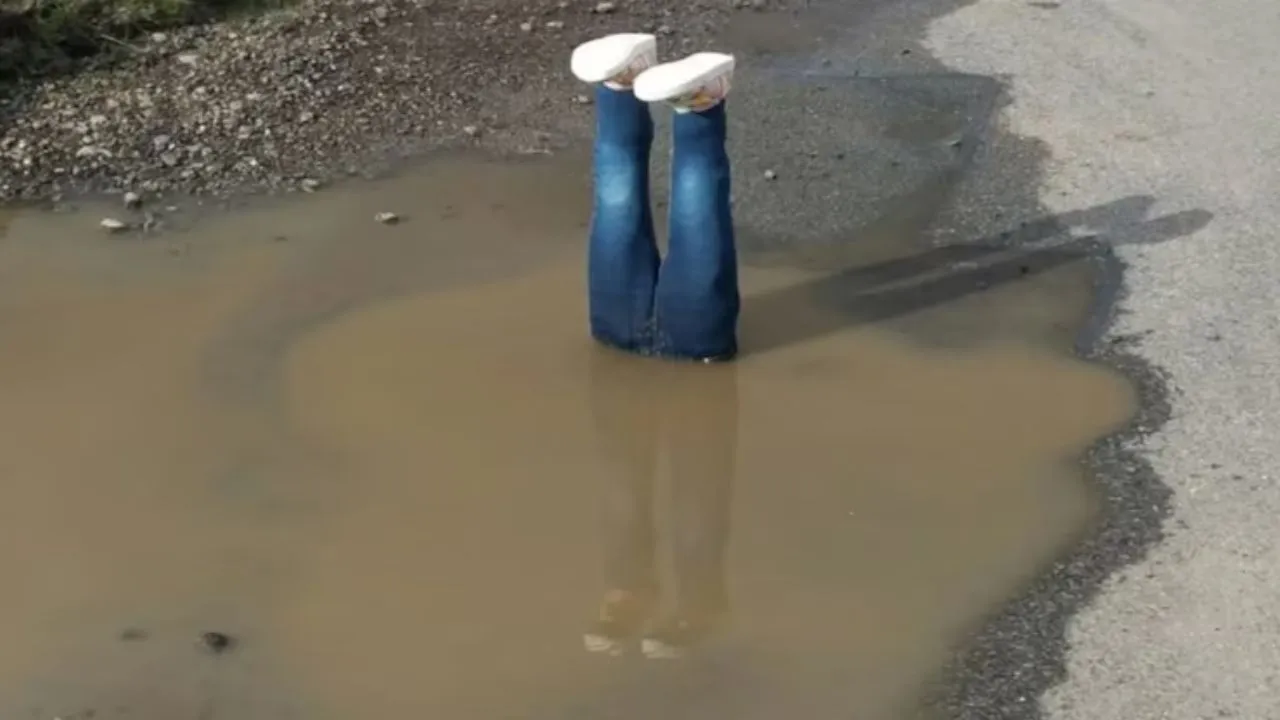  Pothole frustration leads UK resident to an unusual form of protest Photograph: (Instagram - jmcoxail) 