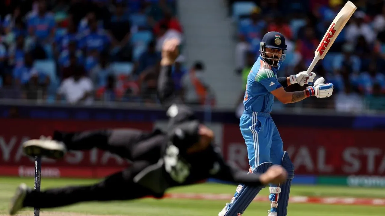  Glenn Phillips' catch reaction - Kohli stunned, Anushka holds head in disbelief – Watch Photograph: (Others) 