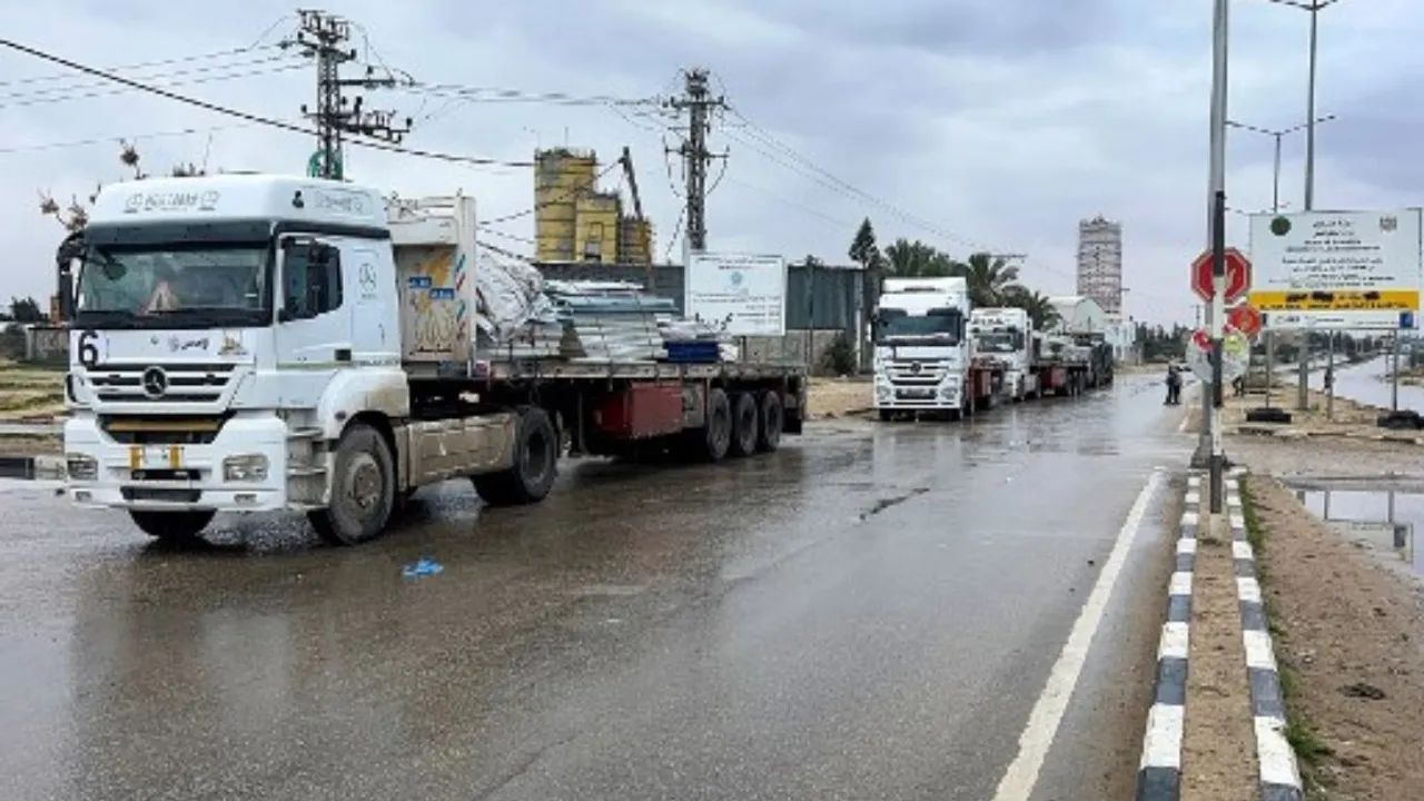  Israel announces suspension of aid into Gaza  Photograph: (AFP) 