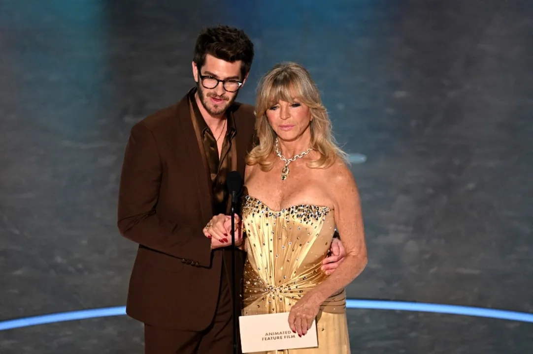  Andrew Garfield and Goldie Hawn Photograph: (AFP) 
