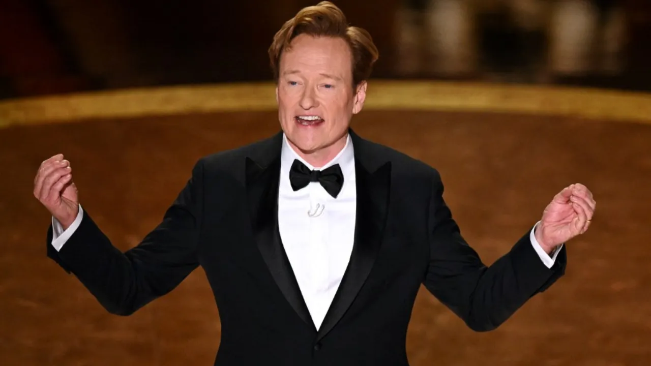  Conan O'Brien  Photograph: (X) 