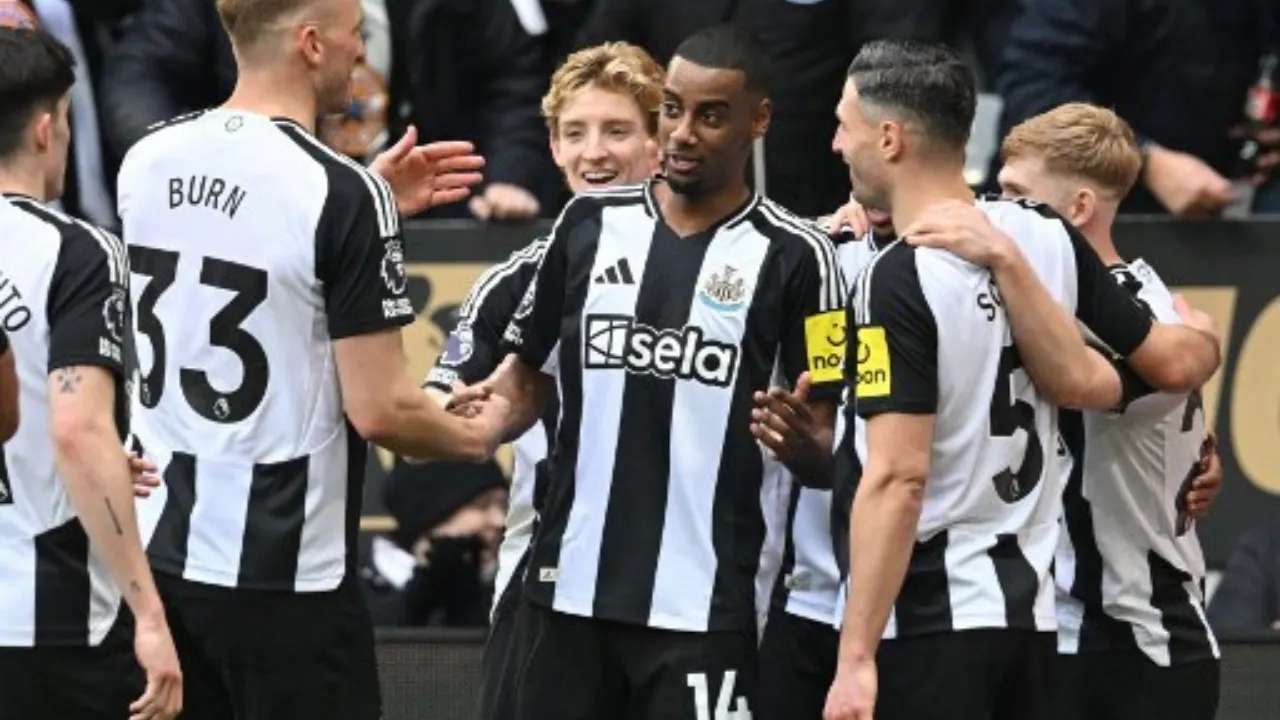  Alexander Isak Photograph: (AFP) 