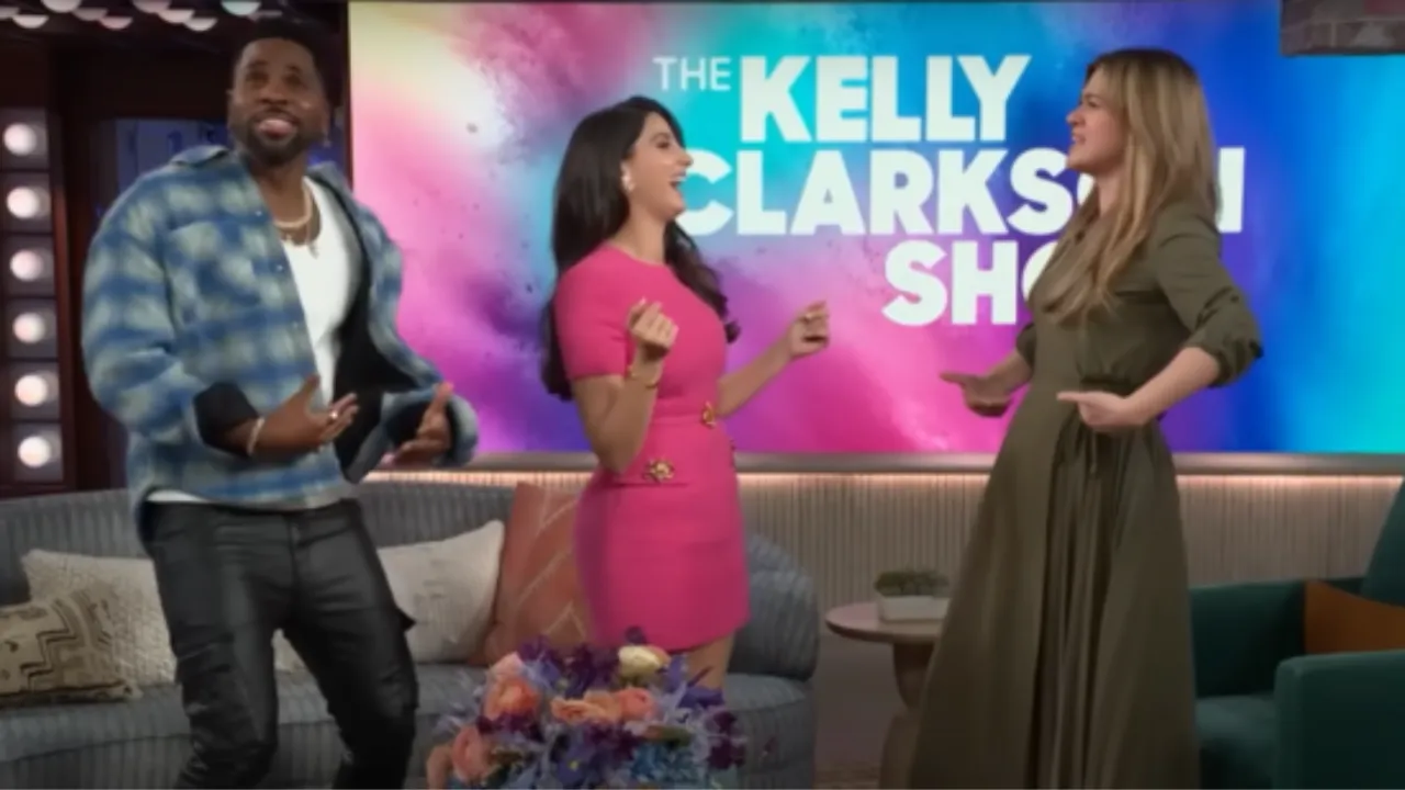  Nora Fatehi teaches Kelly Clarkson belly dancing Photograph: (YouTube) 