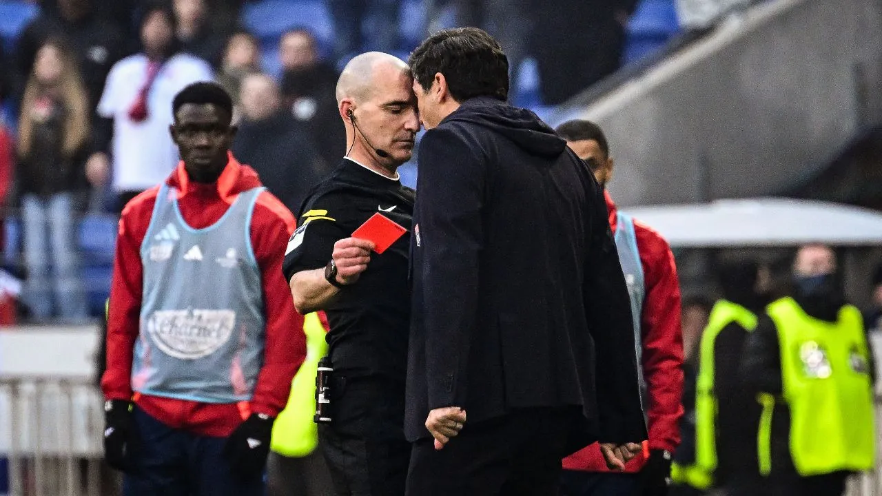  Lyon coach Paulo Fonseca banned until November over ugly altercation with referee Photograph: (AFP) 