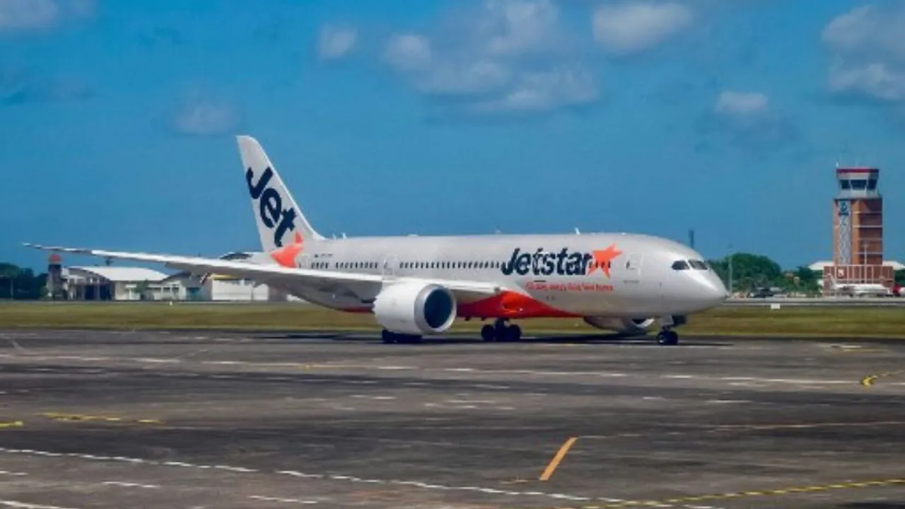  Passengers overcome teen trying to board plane in Australia with gun Photograph: (AFP) 