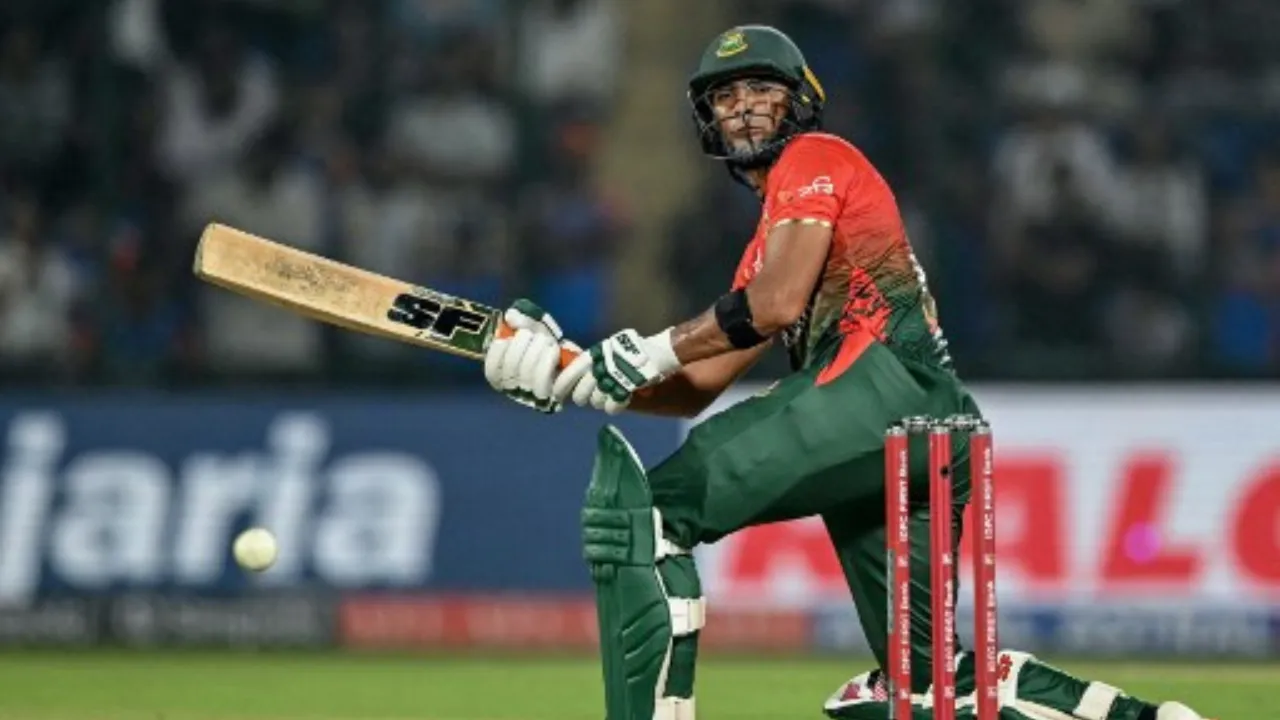  Mahmudullah in action Photograph: (AFP) 