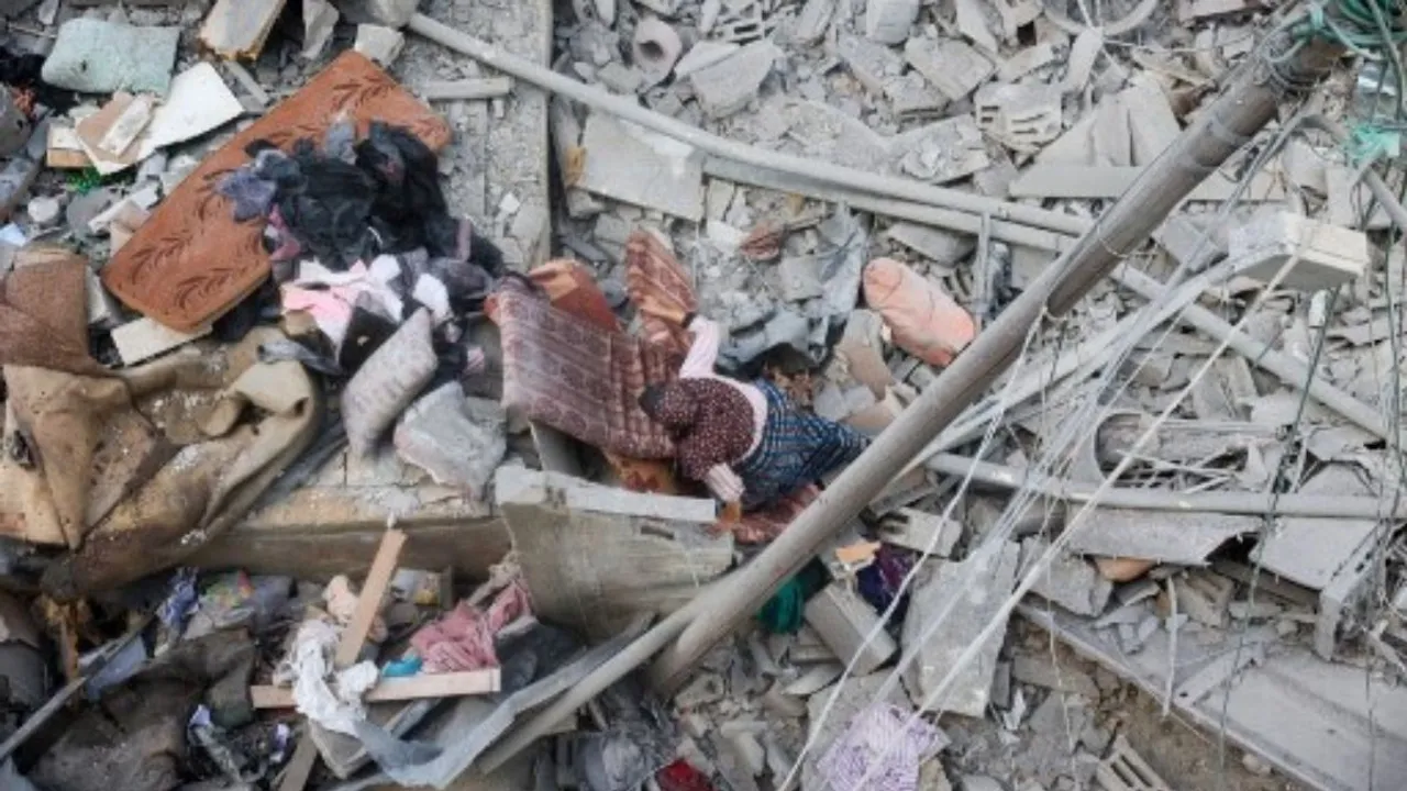  Israel army says launched 'targeted ground operations' in Gaza Photograph: (AFP) 